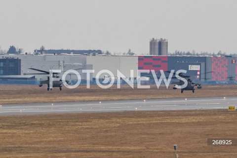  11.02.2022 LOTNISKO RZESZOW JASIONKA <br />
AMERYKANSKIE SAMOLOTY I SMIGLOWCE W PORCIE LOTNICZYM RZESZOW JASIONKA<br />
<br />
N/Z WOJSKOWE SMIGLOWCE HELIKOPTERY SIKORSKY UH-60 BLACK HAWK<br />
 