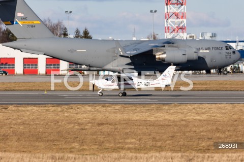  12.02.2022 LOTNISKO RZESZOW JASIONKA <br />
SAMOLOTY I SMIGLOWCE AMERYKANSKIEJ ARMII NA LOTNISKU RZESZOW JASIONKA<br />
<br />
U.S. Air Force airplanes and helicopters at Rzeszow - Jasionka Airport in Poland<br />
<br />
N/Z MALY SAMOLOT SZKOLNY AWIONETKA TECNAM - W TLE WOJSKOWY AMERYKANSKI SAMOLOT TRANSPORTOWY BOEING C-17 GLOBEMASTER <br />
<br />
 