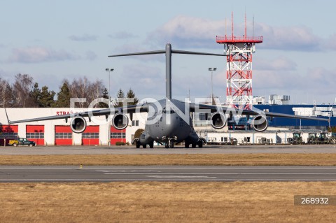  12.02.2022 LOTNISKO RZESZOW JASIONKA <br />
SAMOLOTY I SMIGLOWCE AMERYKANSKIEJ ARMII NA LOTNISKU RZESZOW JASIONKA<br />
<br />
U.S. Air Force airplanes and helicopters at Rzeszow - Jasionka Airport in Poland<br />
<br />
N/Z WOJSKOWY AMERYKANSKI SAMOLOT TRANSPORTOWY BOEING C-17 GLOBEMASTER <br />
<br />
 