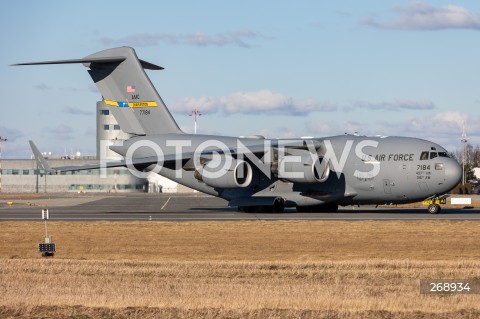  12.02.2022 LOTNISKO RZESZOW JASIONKA <br />
SAMOLOTY I SMIGLOWCE AMERYKANSKIEJ ARMII NA LOTNISKU RZESZOW JASIONKA<br />
<br />
U.S. Air Force airplanes and helicopters at Rzeszow - Jasionka Airport in Poland<br />
<br />
N/Z WOJSKOWY AMERYKANSKI SAMOLOT TRANSPORTOWY BOEING C-17 GLOBEMASTER <br />
<br />
 