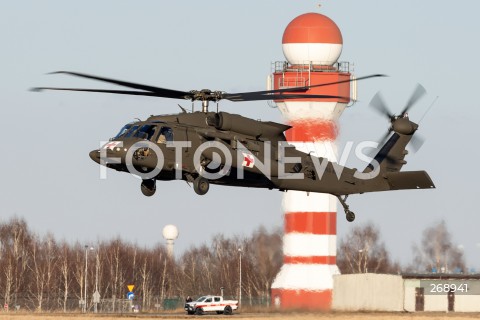  12.02.2022 LOTNISKO RZESZOW JASIONKA <br />
SAMOLOTY I SMIGLOWCE AMERYKANSKIEJ ARMII NA LOTNISKU RZESZOW JASIONKA<br />
<br />
U.S. Air Force airplanes and helicopters at Rzeszow - Jasionka Airport in Poland<br />
<br />
N/Z WOJSKOWY AMERYKANSKI SMIGLOWIEC HELIKOPTER SIKORSKY UH-60 BLACK HAWK MEDEVAC <br />
<br />
 