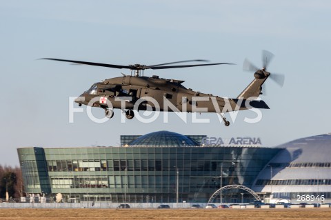  12.02.2022 LOTNISKO RZESZOW JASIONKA <br />
SAMOLOTY I SMIGLOWCE AMERYKANSKIEJ ARMII NA LOTNISKU RZESZOW JASIONKA<br />
<br />
U.S. Air Force airplanes and helicopters at Rzeszow - Jasionka Airport in Poland<br />
<br />
N/Z WOJSKOWY AMERYKANSKI SMIGLOWIEC HELIKOPTER SIKORSKY UH-60 BLACK HAWK MEDEVAC - W TLE G2A ARENA<br />
<br />
 