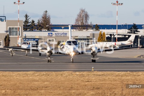  12.02.2022 LOTNISKO RZESZOW JASIONKA <br />
SAMOLOTY I SMIGLOWCE AMERYKANSKIEJ ARMII NA LOTNISKU RZESZOW JASIONKA<br />
<br />
U.S. Air Force airplanes and helicopters at Rzeszow - Jasionka Airport in Poland<br />
<br />
N/Z SAMOLOT AMERYKANSKIEJ ARMII BEECH C-12U HURON US ARMY <br />
<br />
 