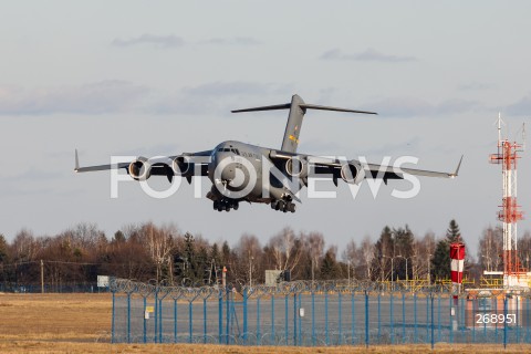  12.02.2022 LOTNISKO RZESZOW JASIONKA <br />
SAMOLOTY I SMIGLOWCE AMERYKANSKIEJ ARMII NA LOTNISKU RZESZOW JASIONKA<br />
<br />
U.S. Air Force airplanes and helicopters at Rzeszow - Jasionka Airport in Poland<br />
<br />
N/Z WOJSKOWY AMERYKANSKI SAMOLOT TRANSPORTOWY BOEING C-17 GLOBEMASTER <br />
<br />
 