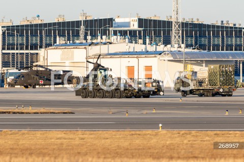  12.02.2022 LOTNISKO RZESZOW JASIONKA <br />
SAMOLOTY I SMIGLOWCE AMERYKANSKIEJ ARMII NA LOTNISKU RZESZOW JASIONKA<br />
<br />
U.S. Air Force airplanes and helicopters at Rzeszow - Jasionka Airport in Poland<br />
<br />
N/Z WOJSKOWY AMERYKANSKI SMIGLOWIEC HELIKOPTER SIKORSKY UH-60 BLACK HAWK MEDEVAC POJAZDY SAMOCHODY DO ROZLADUNKU SAMOLOTU LADUNEK<br />
<br />
 