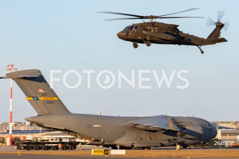  12.02.2022 LOTNISKO RZESZOW JASIONKA <br />
SAMOLOTY I SMIGLOWCE AMERYKANSKIEJ ARMII NA LOTNISKU RZESZOW JASIONKA<br />
<br />
U.S. Air Force airplanes and helicopters at Rzeszow - Jasionka Airport in Poland<br />
<br />
N/Z WOJSKOWY AMERYKANSKI SMIGLOWIEC HELIKOPTER SIKORSKY UH-60 BLACK HAWK MEDEVAC - TLE SAMOLOT BOEING C-17 GLOBEMASTER<br />
<br />
 