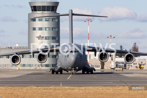  12.02.2022 LOTNISKO RZESZOW JASIONKA <br />
SAMOLOTY I SMIGLOWCE AMERYKANSKIEJ ARMII NA LOTNISKU RZESZOW JASIONKA<br />
<br />
U.S. Air Force airplanes and helicopters at Rzeszow - Jasionka Airport in Poland<br />
<br />
N/Z WOJSKOWY AMERYKANSKI SAMOLOT TRANSPORTOWY BOEING C-17 GLOBEMASTER <br />
<br />
 