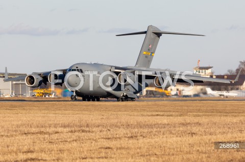  12.02.2022 LOTNISKO RZESZOW JASIONKA <br />
SAMOLOTY I SMIGLOWCE AMERYKANSKIEJ ARMII NA LOTNISKU RZESZOW JASIONKA<br />
<br />
U.S. Air Force airplanes and helicopters at Rzeszow - Jasionka Airport in Poland<br />
<br />
N/Z WOJSKOWY AMERYKANSKI SAMOLOT TRANSPORTOWY BOEING C-17 GLOBEMASTER <br />
<br />
 