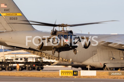  12.02.2022 LOTNISKO RZESZOW JASIONKA <br />
SAMOLOTY I SMIGLOWCE AMERYKANSKIEJ ARMII NA LOTNISKU RZESZOW JASIONKA<br />
<br />
U.S. Air Force airplanes and helicopters at Rzeszow - Jasionka Airport in Poland<br />
<br />
N/Z WOJSKOWY AMERYKANSKI SMIGLOWIEC HELIKOPTER SIKORSKY UH-60 BLACK HAWK MEDEVAC <br />
<br />
 