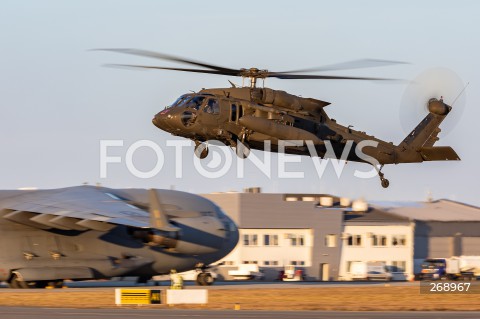  12.02.2022 LOTNISKO RZESZOW JASIONKA <br />
SAMOLOTY I SMIGLOWCE AMERYKANSKIEJ ARMII NA LOTNISKU RZESZOW JASIONKA<br />
<br />
U.S. Air Force airplanes and helicopters at Rzeszow - Jasionka Airport in Poland<br />
<br />
N/Z WOJSKOWY AMERYKANSKI SMIGLOWIEC HELIKOPTER SIKORSKY UH-60 BLACK HAWK MEDEVAC <br />
<br />
 