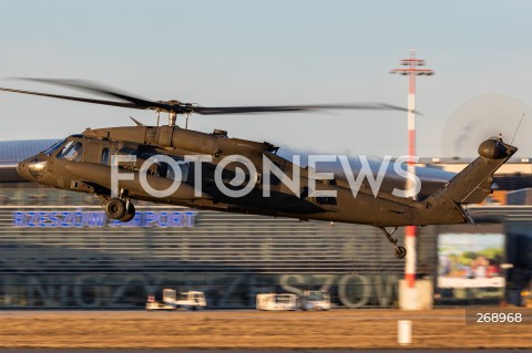  12.02.2022 LOTNISKO RZESZOW JASIONKA <br />
SAMOLOTY I SMIGLOWCE AMERYKANSKIEJ ARMII NA LOTNISKU RZESZOW JASIONKA<br />
<br />
U.S. Air Force airplanes and helicopters at Rzeszow - Jasionka Airport in Poland<br />
<br />
N/Z WOJSKOWY AMERYKANSKI SMIGLOWIEC HELIKOPTER SIKORSKY UH-60 BLACK HAWK MEDEVAC <br />
<br />
 