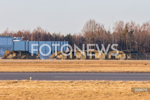  12.02.2022 LOTNISKO RZESZOW JASIONKA <br />
SAMOLOTY I SMIGLOWCE AMERYKANSKIEJ ARMII NA LOTNISKU RZESZOW JASIONKA<br />
<br />
U.S. Air Force airplanes and helicopters at Rzeszow - Jasionka Airport in Poland<br />
<br />
N/Z NAMIOTY RADARY PRZYKRYTE SIATKA MASKUJACA W POBLIZU LOTNISKA<br />
<br />
 