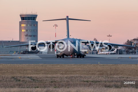  12.02.2022 LOTNISKO RZESZOW JASIONKA <br />
SAMOLOTY I SMIGLOWCE AMERYKANSKIEJ ARMII NA LOTNISKU RZESZOW JASIONKA<br />
<br />
U.S. Air Force airplanes and helicopters at Rzeszow - Jasionka Airport in Poland<br />
<br />
N/Z WOJSKOWY AMERYKANSKI SAMOLOT TRANSPORTOWY BOEING C-17 GLOBEMASTER <br />
<br />
 