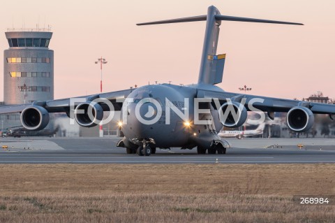  12.02.2022 LOTNISKO RZESZOW JASIONKA <br />
SAMOLOTY I SMIGLOWCE AMERYKANSKIEJ ARMII NA LOTNISKU RZESZOW JASIONKA<br />
<br />
U.S. Air Force airplanes and helicopters at Rzeszow - Jasionka Airport in Poland<br />
<br />
N/Z WOJSKOWY AMERYKANSKI SAMOLOT TRANSPORTOWY BOEING C-17 GLOBEMASTER <br />
<br />
 