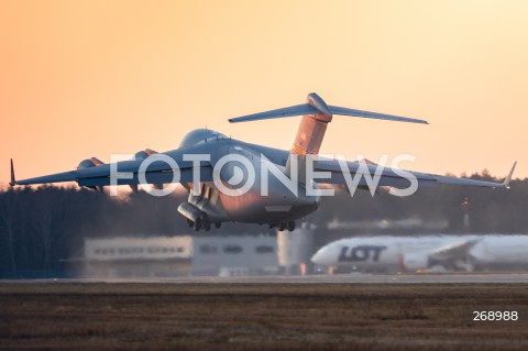  12.02.2022 LOTNISKO RZESZOW JASIONKA <br />
SAMOLOTY I SMIGLOWCE AMERYKANSKIEJ ARMII NA LOTNISKU RZESZOW JASIONKA<br />
<br />
U.S. Air Force airplanes and helicopters at Rzeszow - Jasionka Airport in Poland<br />
<br />
N/Z WOJSKOWY AMERYKANSKI SAMOLOT TRANSPORTOWY BOEING C-17 GLOBEMASTER <br />
<br />
 