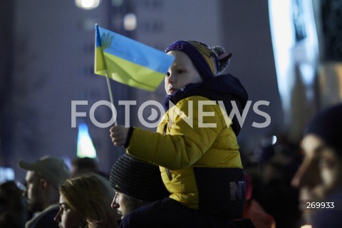  24.02.2022 GDANSK<br />
PROTEST POPARCIA DLA UKRAINY PO ATAKU ROSJAN - PLAC SOLIDARNOSCI W GDANSKU<br />
N/Z MANIFESTUJACE DZIECKO Z FLAGA UKRAINY<br />
 