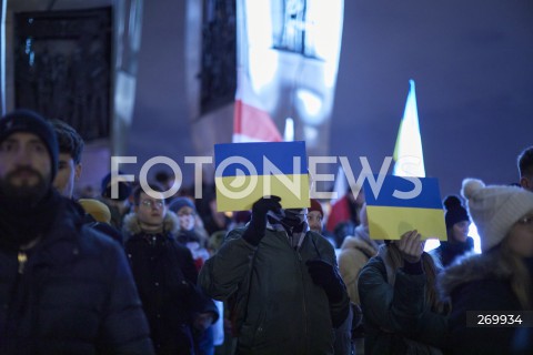 24.02.2022 GDANSK<br />
PROTEST POPARCIA DLA UKRAINY PO ATAKU ROSJAN - PLAC SOLIDARNOSCI W GDANSKU<br />
N/Z MANIFESTUJACY FLAGI UKRAINY<br />
 