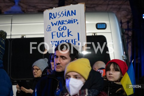 Manifestacja przed budynkiem ambasady Rosji w Warszawie
