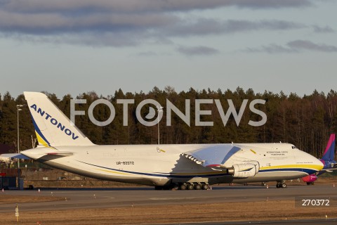 Ukraiński Antonov An-124 Rusłan na lotnisku w Gdańsku