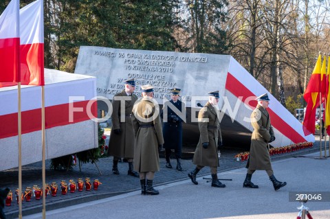  10.04.2022 WARSZAWA<br />
OBCHODY XII ROCZNICY KATASTROFY SMOLENSKIEJ W WARSZAWIE<br />
CMENTARZ WOJSKOWY POWAZKI <br />
N/Z POMNIK OFIAR KATASTROFY SMOLENSKIEJ<br />
 