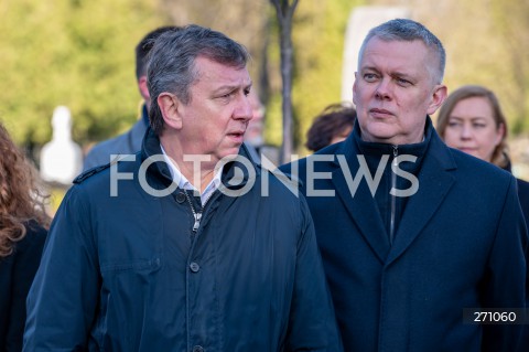  10.04.2022 WARSZAWA<br />
OBCHODY XII ROCZNICY KATASTROFY SMOLENSKIEJ W WARSZAWIE<br />
CMENTARZ WOJSKOWY POWAZKI <br />
N/Z ANDRZEJ HALICKI TOMASZ SIEMONIAK<br />
 