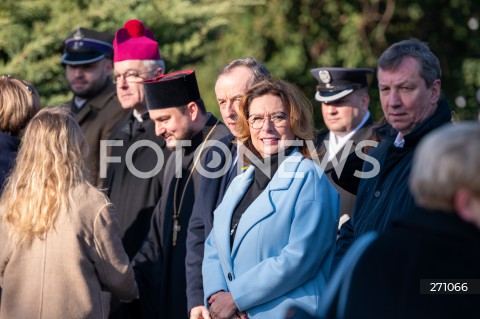  10.04.2022 WARSZAWA<br />
OBCHODY XII ROCZNICY KATASTROFY SMOLENSKIEJ W WARSZAWIE<br />
CMENTARZ WOJSKOWY POWAZKI <br />
N/Z TOMASZ GRODZKI MALGORZATA KIDAWA BLONSKA<br />
 