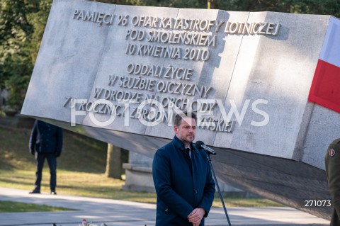  10.04.2022 WARSZAWA<br />
OBCHODY XII ROCZNICY KATASTROFY SMOLENSKIEJ W WARSZAWIE<br />
CMENTARZ WOJSKOWY POWAZKI <br />
N/Z RAFAL TRZASKOWSKI<br />
 