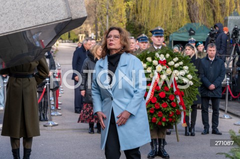  10.04.2022 WARSZAWA<br />
OBCHODY XII ROCZNICY KATASTROFY SMOLENSKIEJ W WARSZAWIE<br />
CMENTARZ WOJSKOWY POWAZKI <br />
N/Z MALGORZATA KIDAWA BLONSKA WIENIEC<br />
 