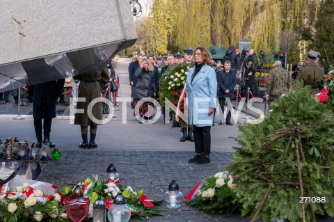  10.04.2022 WARSZAWA<br />
OBCHODY XII ROCZNICY KATASTROFY SMOLENSKIEJ W WARSZAWIE<br />
CMENTARZ WOJSKOWY POWAZKI <br />
N/Z MALGORZATA KIDAWA BLONSKA WIENIEC<br />
 