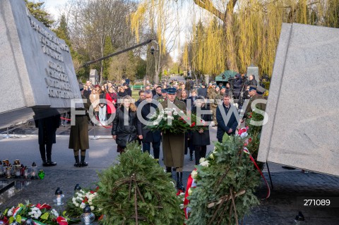  10.04.2022 WARSZAWA<br />
OBCHODY XII ROCZNICY KATASTROFY SMOLENSKIEJ W WARSZAWIE<br />
CMENTARZ WOJSKOWY POWAZKI <br />
N/Z PRZEDSTAWICIELE PLATFORMY OBYWATELSKIEJ WIENIEC<br />
 