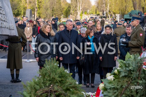  10.04.2022 WARSZAWA<br />
OBCHODY XII ROCZNICY KATASTROFY SMOLENSKIEJ W WARSZAWIE<br />
CMENTARZ WOJSKOWY POWAZKI <br />
N/Z PRZEDSTAWICIELE PLATFORMY OBYWATELSKIEJ WIENIEC TOMASZ SIEMONIAK <br />
 