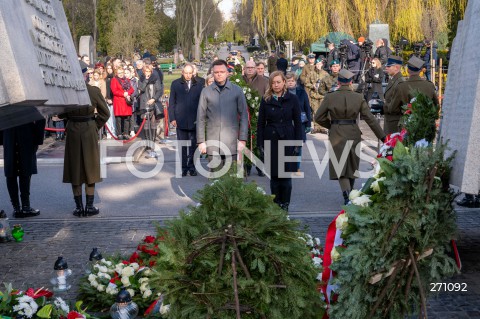  10.04.2022 WARSZAWA<br />
OBCHODY XII ROCZNICY KATASTROFY SMOLENSKIEJ W WARSZAWIE<br />
CMENTARZ WOJSKOWY POWAZKI <br />
N/Z SZYMON HOLOWNIA HANNA GIL PIATEK WIENIEC<br />
 