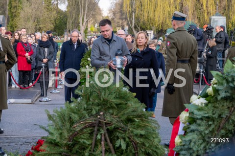  10.04.2022 WARSZAWA<br />
OBCHODY XII ROCZNICY KATASTROFY SMOLENSKIEJ W WARSZAWIE<br />
CMENTARZ WOJSKOWY POWAZKI <br />
N/Z SZYMON HOLOWNIA HANNA GIL PIATEK WIENIEC<br />
 