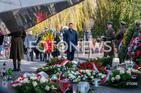  10.04.2022 WARSZAWA<br />
OBCHODY XII ROCZNICY KATASTROFY SMOLENSKIEJ W WARSZAWIE<br />
CMENTARZ WOJSKOWY POWAZKI <br />
N/Z RAFAL TRZASKOWSKI WIENIEC<br />
 