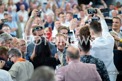  02.07.2022 RADOM<br />
KONWENCJA PLATFORMY OBYWATELSKIEJ<br />
KONWENCJA PRZYSZLOSCI<br />
N/Z DONALD TUSK TLUM UCZESTNICY<br />
FOT. MARCIN BANASZKIEWICZ/FOTONEWS  