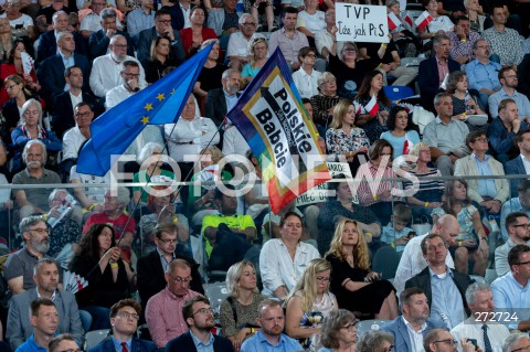  02.07.2022 RADOM<br />
KONWENCJA PLATFORMY OBYWATELSKIEJ<br />
KONWENCJA PRZYSZLOSCI<br />
N/Z UCZESTNICY KONWENCJI TECZOWA FLAGA<br />
FOT. MARCIN BANASZKIEWICZ/FOTONEWS  