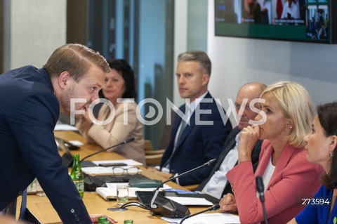  17.08.2022 WARSZAWA SEJM <br />
POSIEDZENIE POLACZONYCH KOMISJI SEJMOWYCH NA TEMAT KATASTROFY EKOLOGICZNEJ W ODRZE<br />
N/Z JACEK OZDOBA URSZULA PASLAWSKA<br />
 