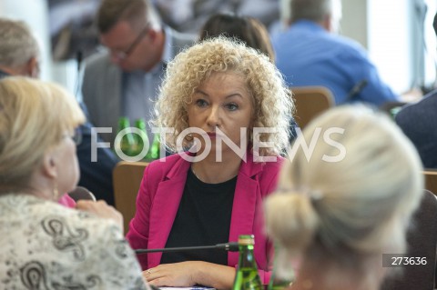  17.08.2022 WARSZAWA SEJM <br />
POSIEDZENIE POLACZONYCH KOMISJI SEJMOWYCH NA TEMAT KATASTROFY EKOLOGICZNEJ W ODRZE<br />
N/Z KATARZYNA KOTULA<br />
 