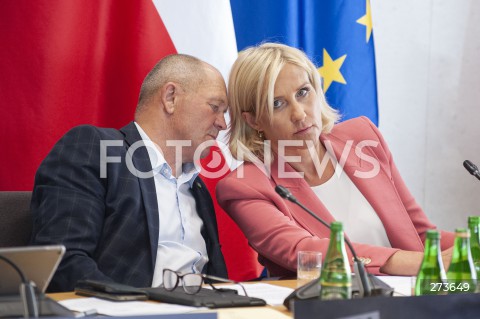  17.08.2022 WARSZAWA SEJM <br />
POSIEDZENIE POLACZONYCH KOMISJI SEJMOWYCH NA TEMAT KATASTROFY EKOLOGICZNEJ W ODRZE<br />
N/Z MAREK SAWICKI URSZULA PASLAWSKA<br />
 