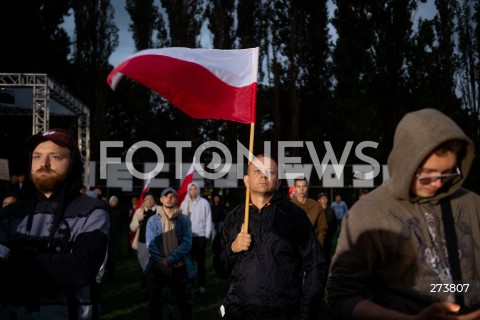  01.09.2022 GDANSK<br />
OBCHODY 83. ROCZNICY WYBUCHU II WOJNY SWIATOWEJ NA WESTERPLATTE<br />
N/Z MEZCZYZNA Z FLAGA POLSKI<br />
 