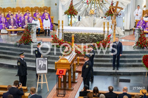  02.09.2022 RZESZOW <br />
POGRZEB BYLEGO PREZYDENTA RZESZOWA TADEUSZA FERENCA <br />
N/Z TRUMNA PREZYDENT RP ANDRZEJ DUDA <br />
 