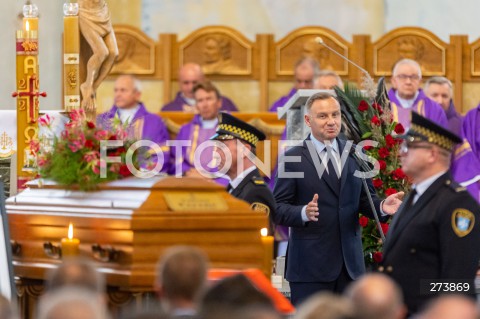  02.09.2022 RZESZOW <br />
POGRZEB BYLEGO PREZYDENTA RZESZOWA TADEUSZA FERENCA <br />
N/Z TRUMNA PREZYDENT RP ANDRZEJ DUDA <br />
 