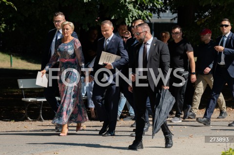  03.09.2022 WARSZAWA OGROD SASKI<br />
NARODOWE CZYTANIE BALLAD I ROMANSOW ADAMA MICKIEWICZA W WARSZAWIE Z UDZIALEM PARY PREZYDENCKIEJ<br />
N/Z PREZYDENT ANDRZEJ DUDA AGATA KORNHAUSER DUDA<br />
FOT. MARCIN BANASZKIEWICZ/FOTONEWS  