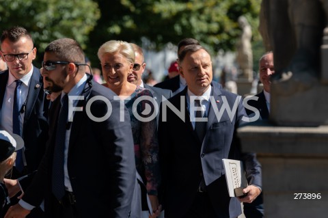  03.09.2022 WARSZAWA OGROD SASKI<br />
NARODOWE CZYTANIE BALLAD I ROMANSOW ADAMA MICKIEWICZA W WARSZAWIE Z UDZIALEM PARY PREZYDENCKIEJ<br />
N/Z PREZYDENT ANDRZEJ DUDA AGATA KORNHAUSER DUDA<br />
FOT. MARCIN BANASZKIEWICZ/FOTONEWS  