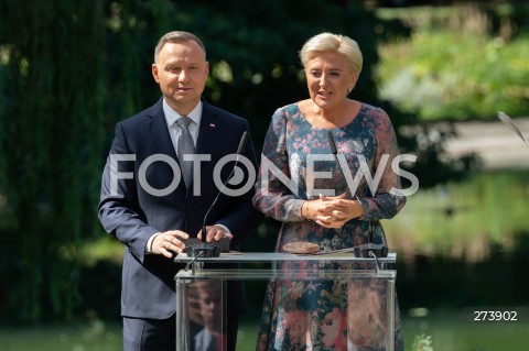  03.09.2022 WARSZAWA OGROD SASKI<br />
NARODOWE CZYTANIE BALLAD I ROMANSOW ADAMA MICKIEWICZA W WARSZAWIE Z UDZIALEM PARY PREZYDENCKIEJ<br />
N/Z PREZYDENT ANDRZEJ DUDA AGATA KORNHAUSER DUDA<br />
FOT. MARCIN BANASZKIEWICZ/FOTONEWS  