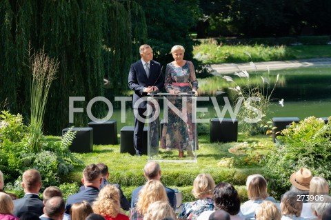  03.09.2022 WARSZAWA OGROD SASKI<br />
NARODOWE CZYTANIE BALLAD I ROMANSOW ADAMA MICKIEWICZA W WARSZAWIE Z UDZIALEM PARY PREZYDENCKIEJ<br />
N/Z PREZYDENT ANDRZEJ DUDA AGATA KORNHAUSER DUDA<br />
FOT. MARCIN BANASZKIEWICZ/FOTONEWS  