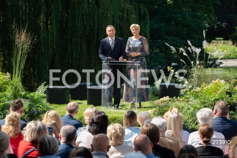  03.09.2022 WARSZAWA OGROD SASKI<br />
NARODOWE CZYTANIE BALLAD I ROMANSOW ADAMA MICKIEWICZA W WARSZAWIE Z UDZIALEM PARY PREZYDENCKIEJ<br />
N/Z PREZYDENT ANDRZEJ DUDA AGATA KORNHAUSER DUDA<br />
FOT. MARCIN BANASZKIEWICZ/FOTONEWS  