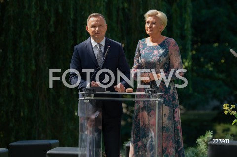  03.09.2022 WARSZAWA OGROD SASKI<br />
NARODOWE CZYTANIE BALLAD I ROMANSOW ADAMA MICKIEWICZA W WARSZAWIE Z UDZIALEM PARY PREZYDENCKIEJ<br />
N/Z PREZYDENT ANDRZEJ DUDA AGATA KORNHAUSER DUDA<br />
FOT. MARCIN BANASZKIEWICZ/FOTONEWS  