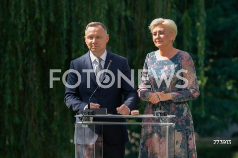  03.09.2022 WARSZAWA OGROD SASKI<br />
NARODOWE CZYTANIE BALLAD I ROMANSOW ADAMA MICKIEWICZA W WARSZAWIE Z UDZIALEM PARY PREZYDENCKIEJ<br />
N/Z PREZYDENT ANDRZEJ DUDA AGATA KORNHAUSER DUDA<br />
FOT. MARCIN BANASZKIEWICZ/FOTONEWS  