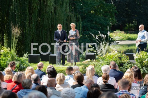  03.09.2022 WARSZAWA OGROD SASKI<br />
NARODOWE CZYTANIE BALLAD I ROMANSOW ADAMA MICKIEWICZA W WARSZAWIE Z UDZIALEM PARY PREZYDENCKIEJ<br />
N/Z PREZYDENT ANDRZEJ DUDA AGATA KORNHAUSER DUDA<br />
FOT. MARCIN BANASZKIEWICZ/FOTONEWS  